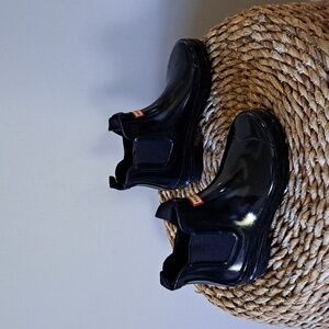 Hunter‎ Youth Unisex Glossy Black Rubber Pull On Wellie Rain Ankle Boots B1/G2